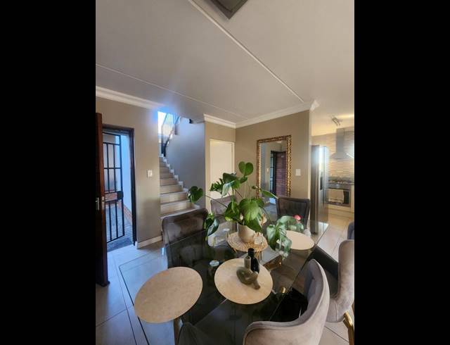 3 BEDROOM PROPERTY TO RENT IN KYALAMI HILLS